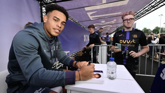 王勤伯：教本国球员西班牙语的比利时豪门